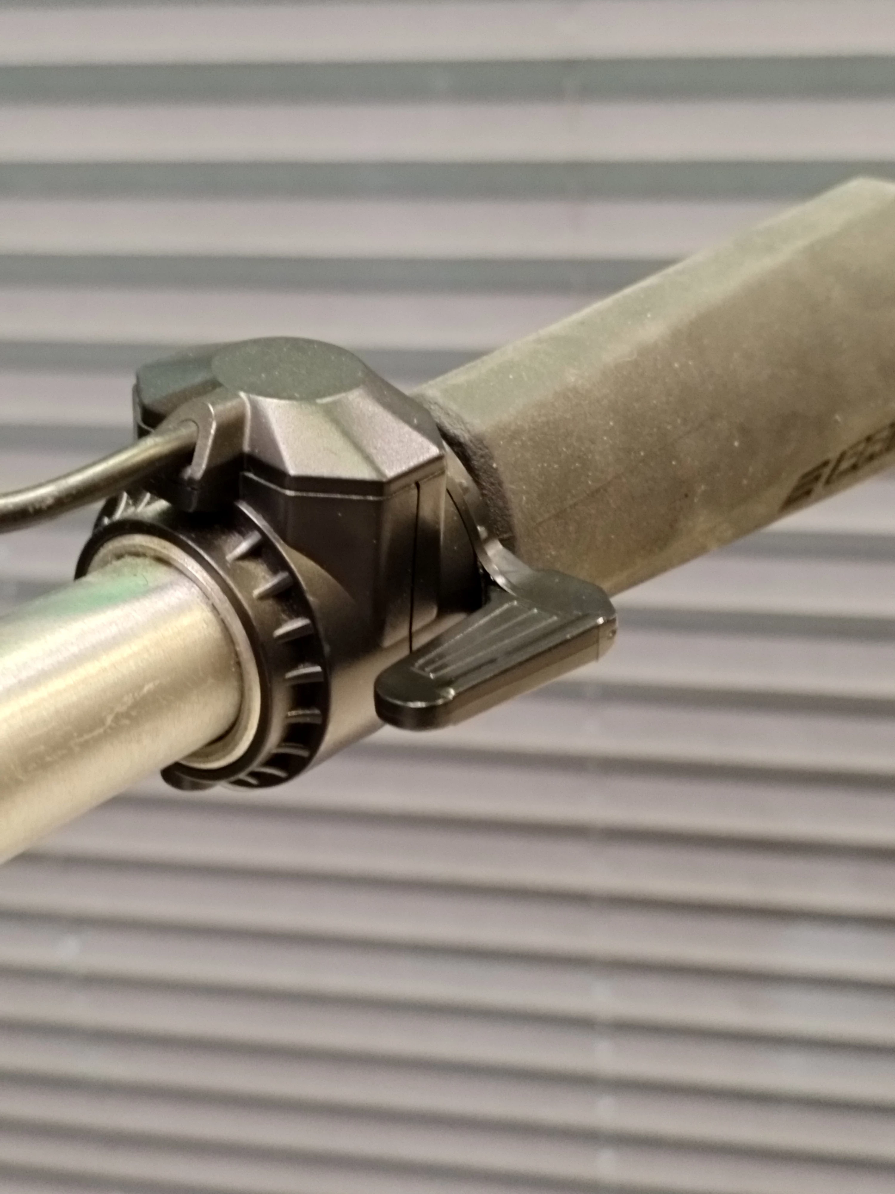 hulajnoga-razor-e-prime-air-250-w-24-kmh-ean-gtin-845423020095