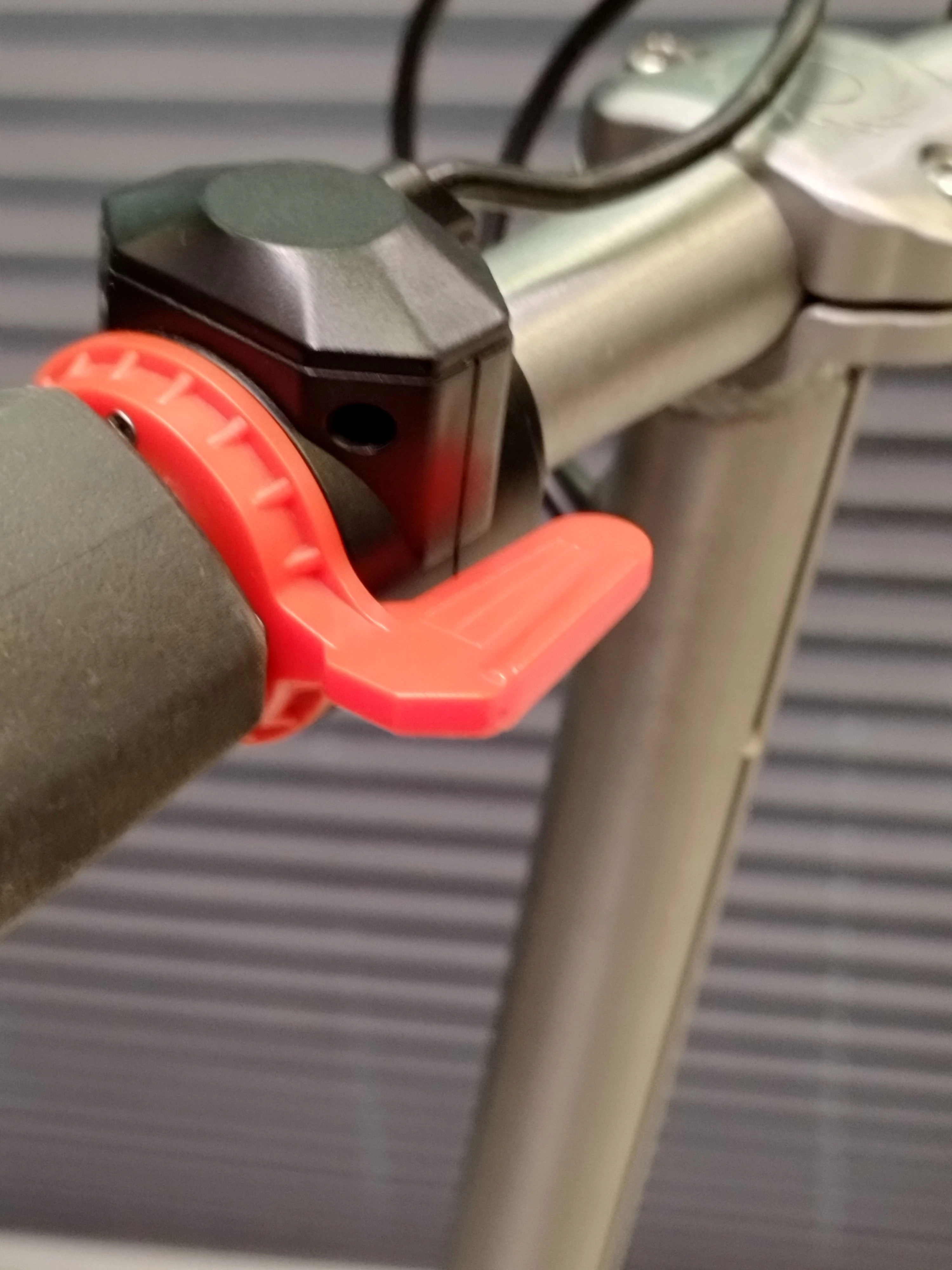 hulajnoga-razor-e-prime-air-250-w-24-kmh-stan-11323-2