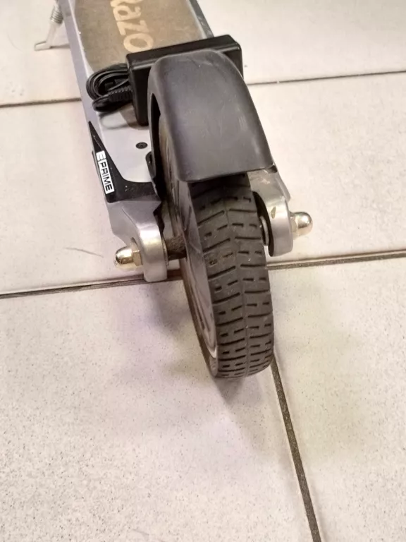 hulajnoga-razor-e-prime-air-250-w-24-kmh-moc-silnika-25000