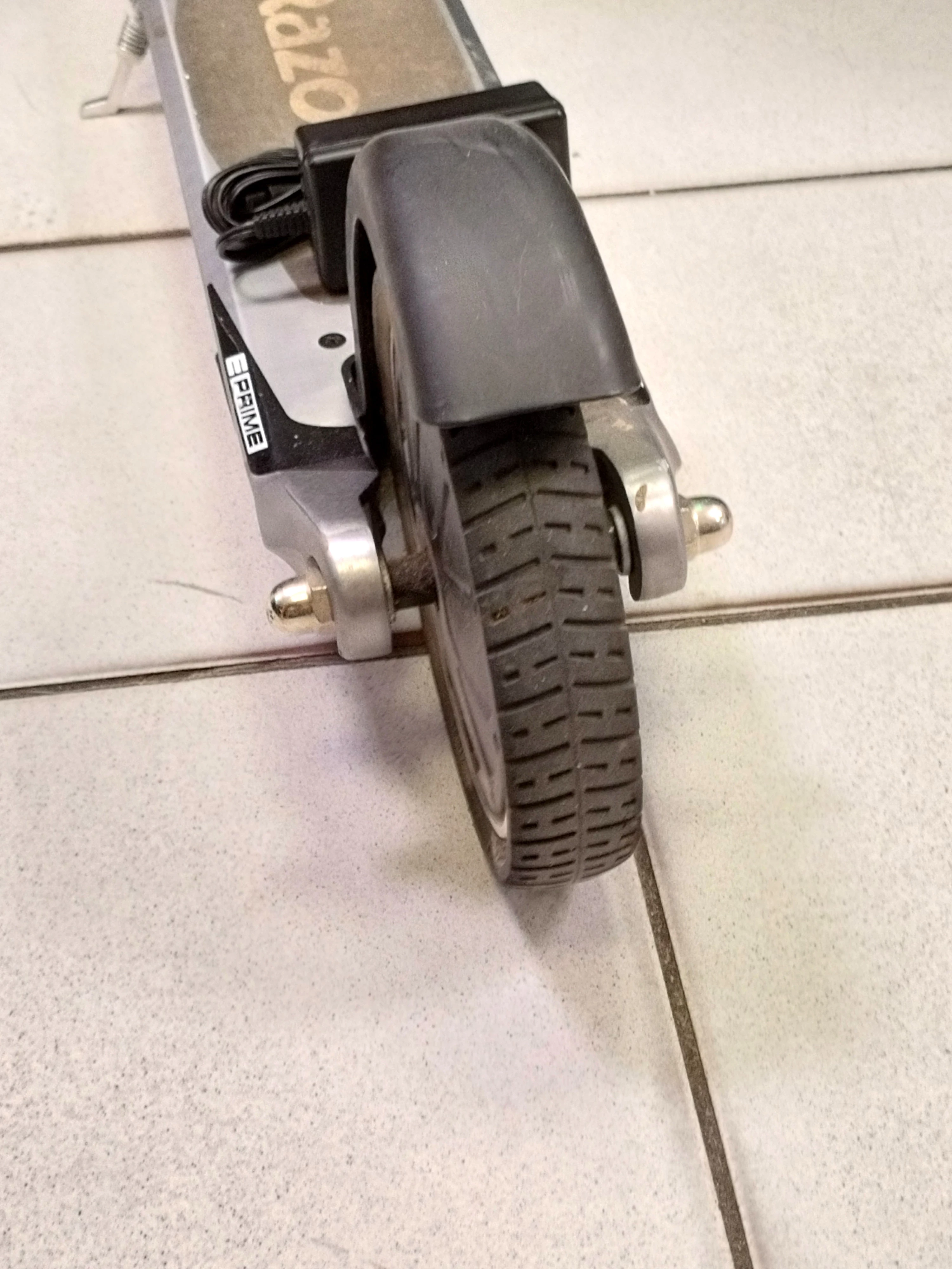 hulajnoga-razor-e-prime-air-250-w-24-kmh-moc-silnika-25000