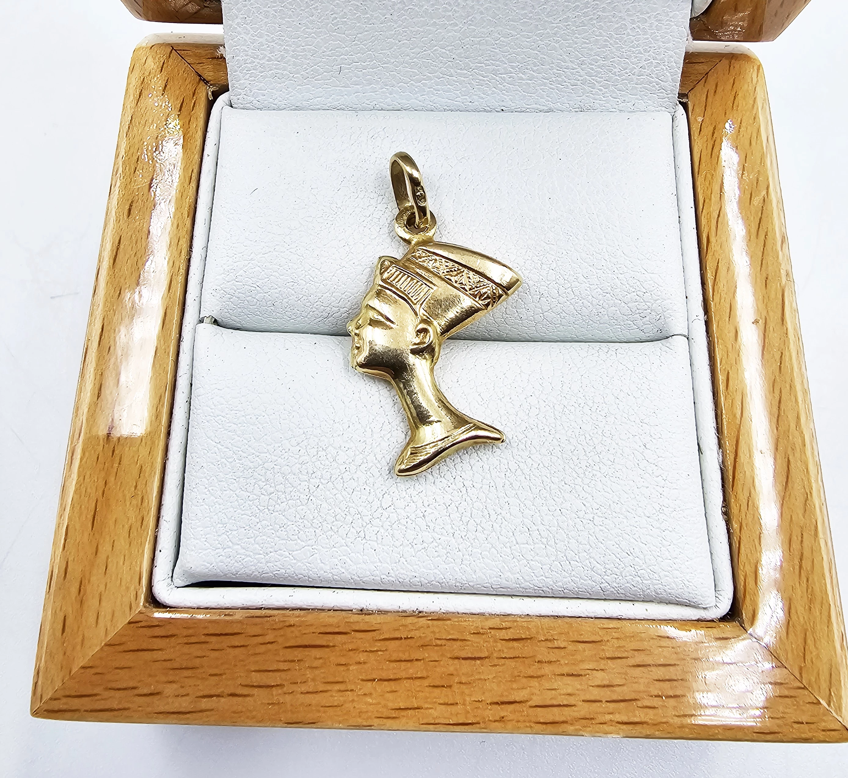 zlota-zawieszka-nefretete-159gr-p585-komandorska-147-wroclaw