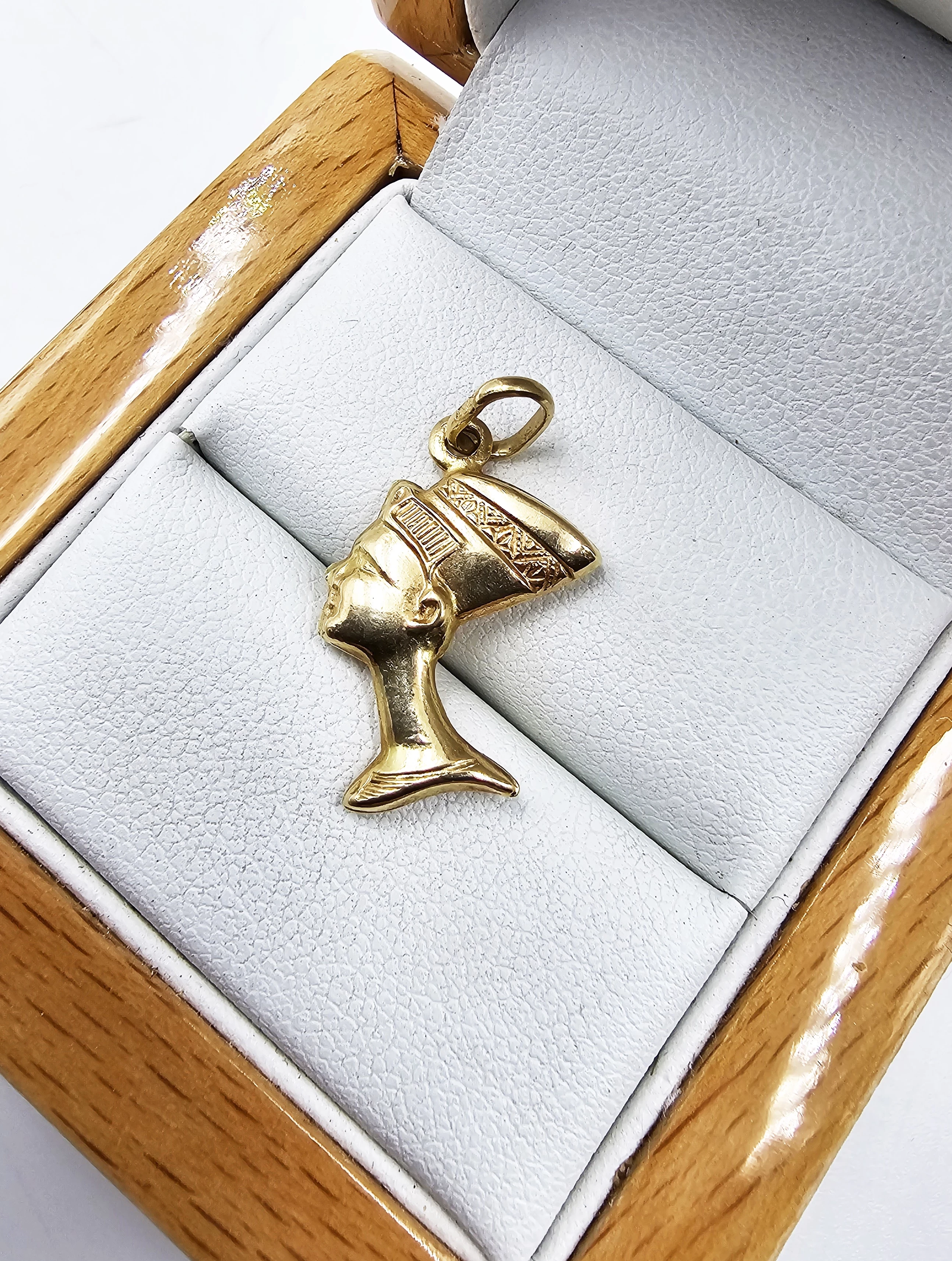 zlota-zawieszka-nefretete-159gr-p585-stan-11323-2