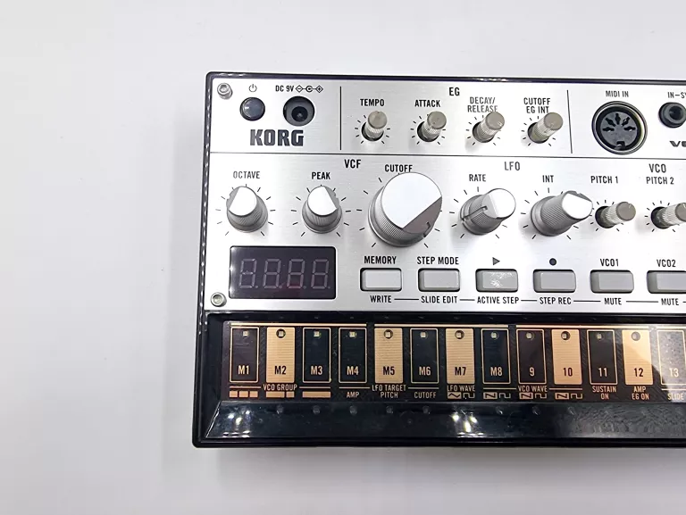 SYNTEZATOR KORG VOLCA-BASS SYNTEZATOR