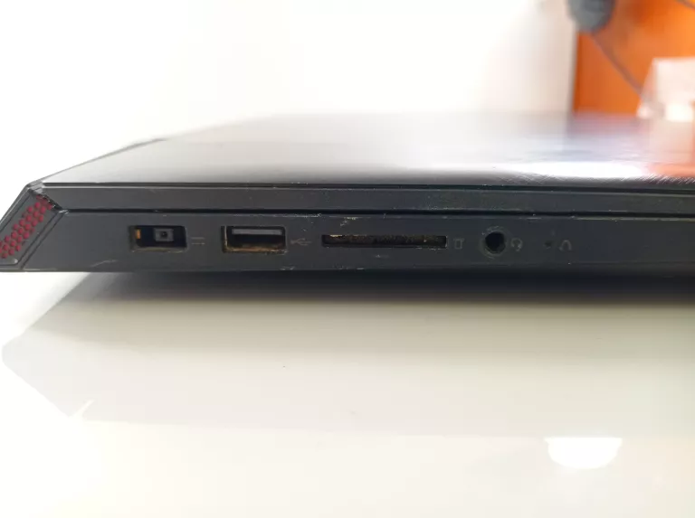 LAPTOP LENOVO IDEAPAD Y700-15ISK I5/8GB/WINDOWS 10