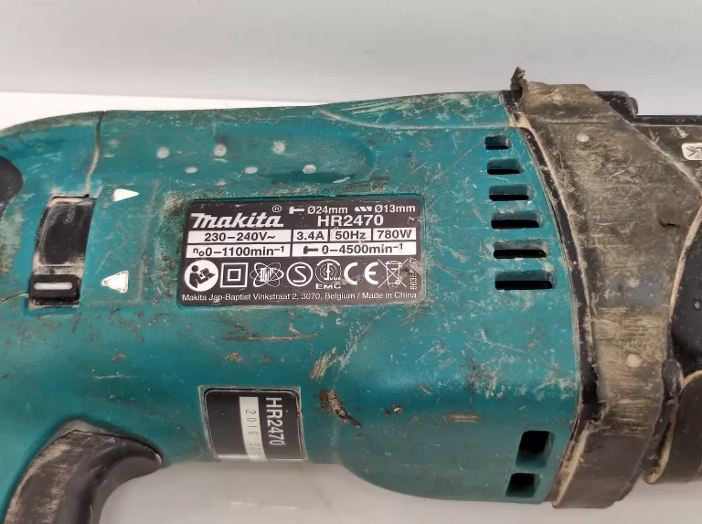 MŁOTOWIERTARKA MAKITA HR2470 WALIZKA + GŁOWICA 230-240V 780W