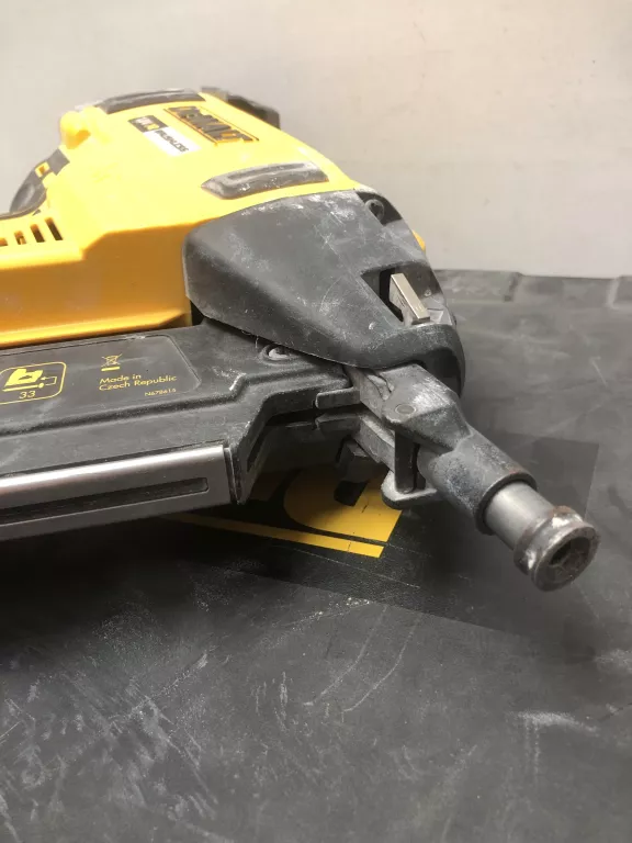 GWOŹDZIARKA DO BETONU DEWALT DCN890