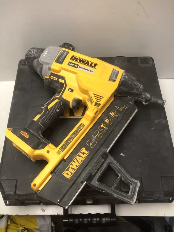 GWOŹDZIARKA DO BETONU DEWALT DCN890