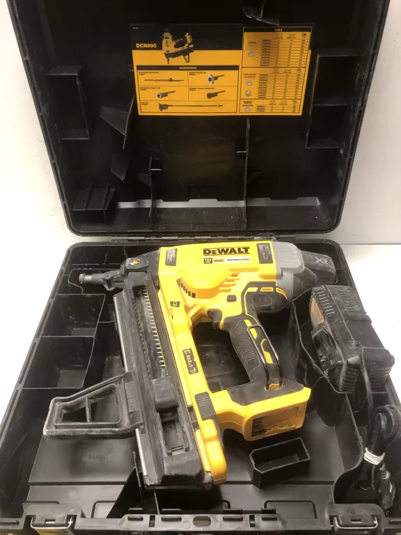 GWOŹDZIARKA DO BETONU DEWALT DCN890