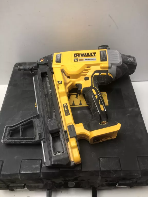 GWOŹDZIARKA DO BETONU DEWALT DCN890