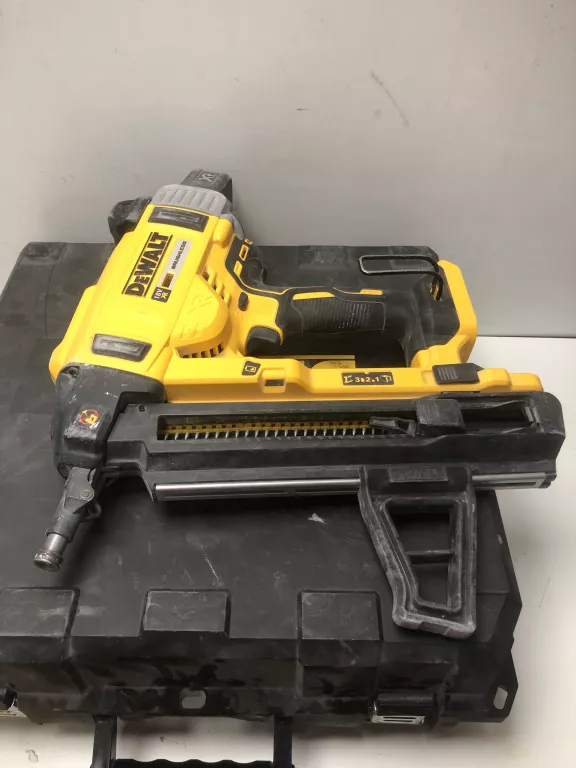 GWOŹDZIARKA DO BETONU DEWALT DCN890