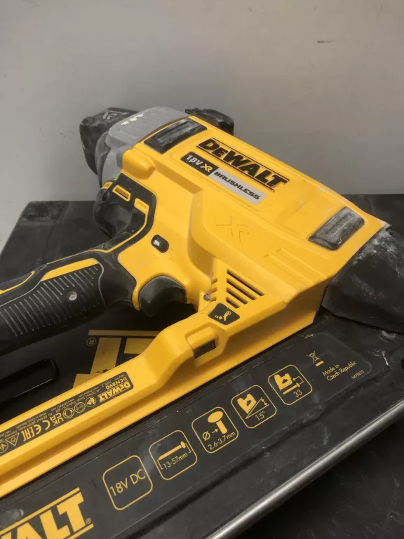 GWOŹDZIARKA DO BETONU DEWALT DCN890