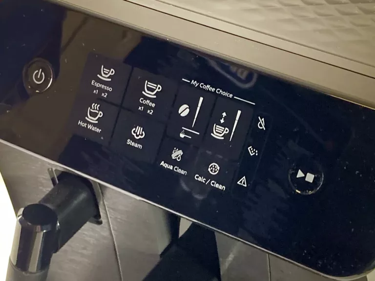 EKSPRES CIŚNIENIOWY AUTOMATYCZNY PHILIPS EP0824/00 1500 W / 15 BAR