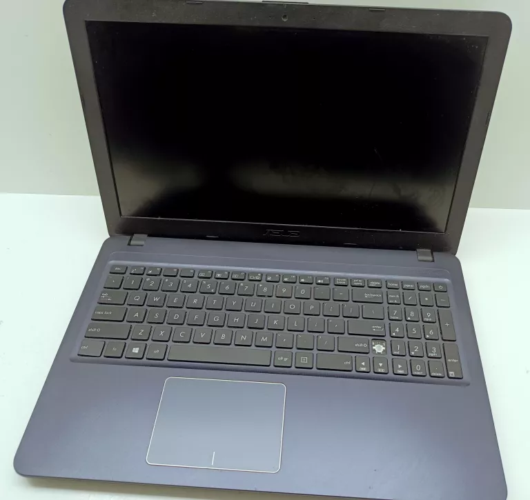 LAPTOP ASUS F543BA-DM792T 8/256GB OPIS !!!!