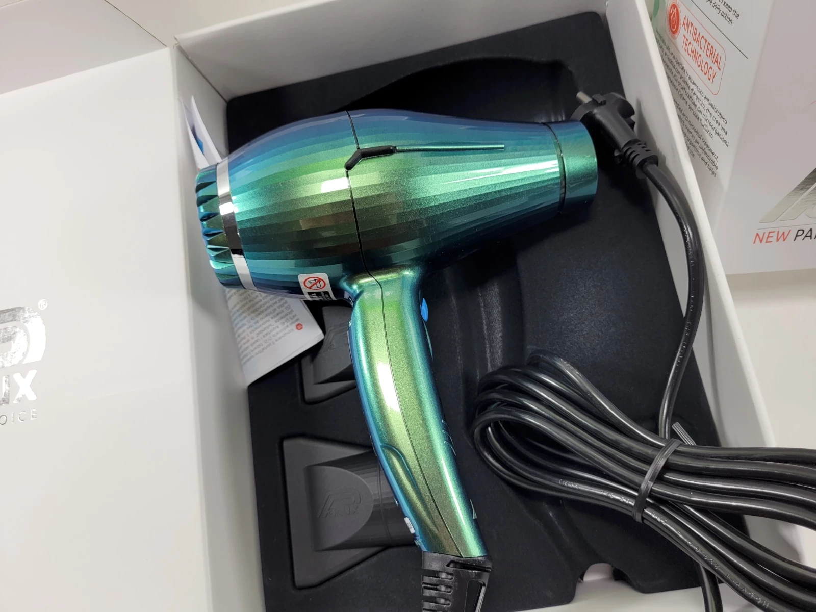 profesjonalna-suszarka-do-wlosow-parlux-alyon-moc-220000