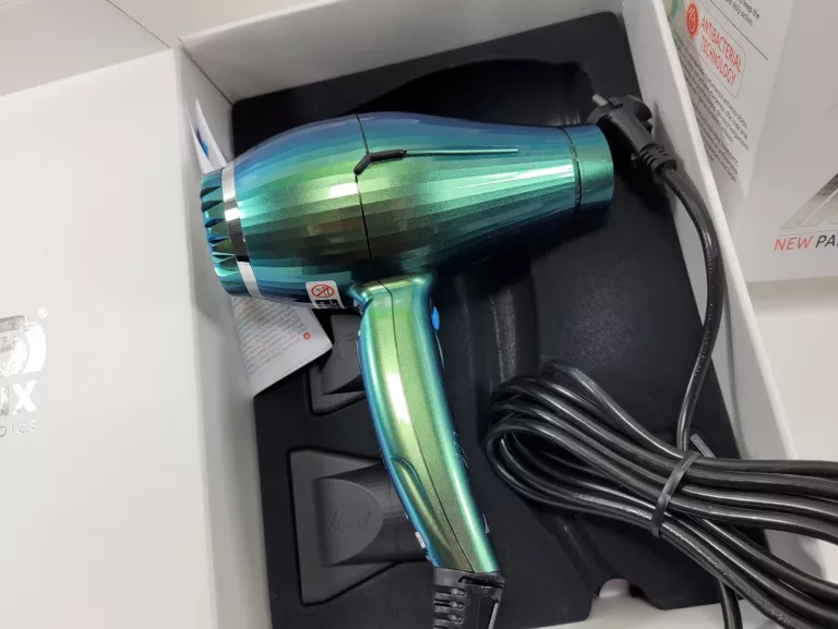 profesjonalna-suszarka-do-wlosow-parlux-alyon-moc-220000