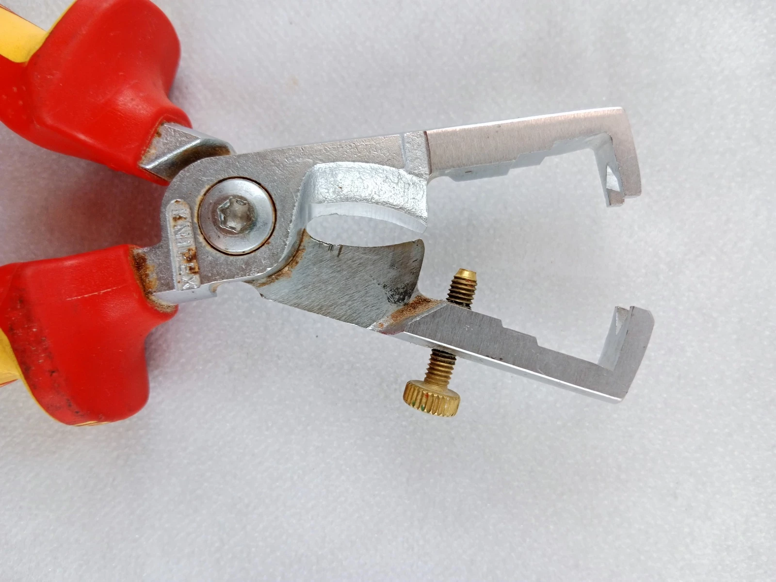 szczypce-do-sciagania-izolacji-knipex-stan-11323-2