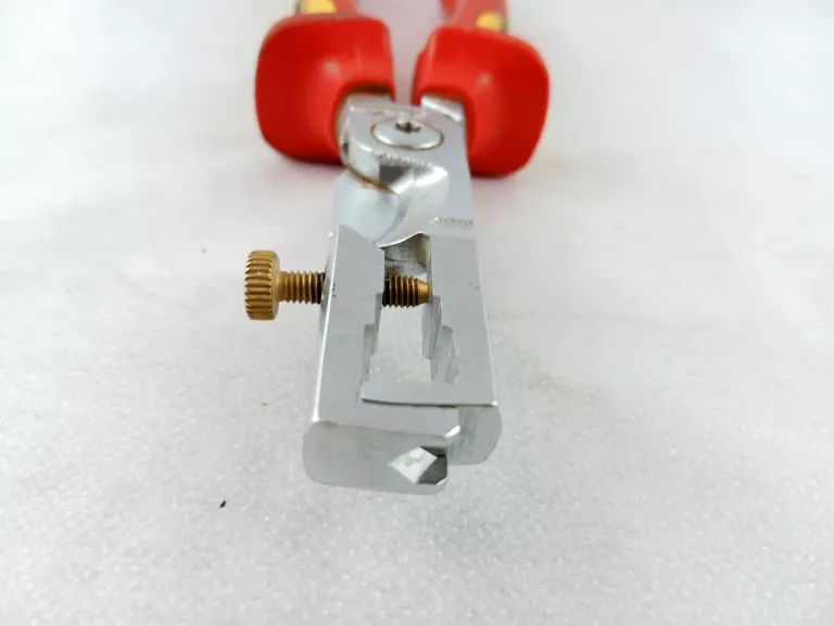 szczypce-do-sciagania-izolacji-knipex-kod-producenta-12-21-180