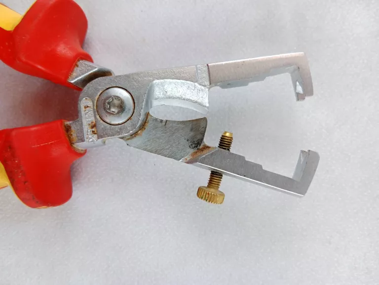 szczypce-do-sciagania-izolacji-knipex-stan-11323-2