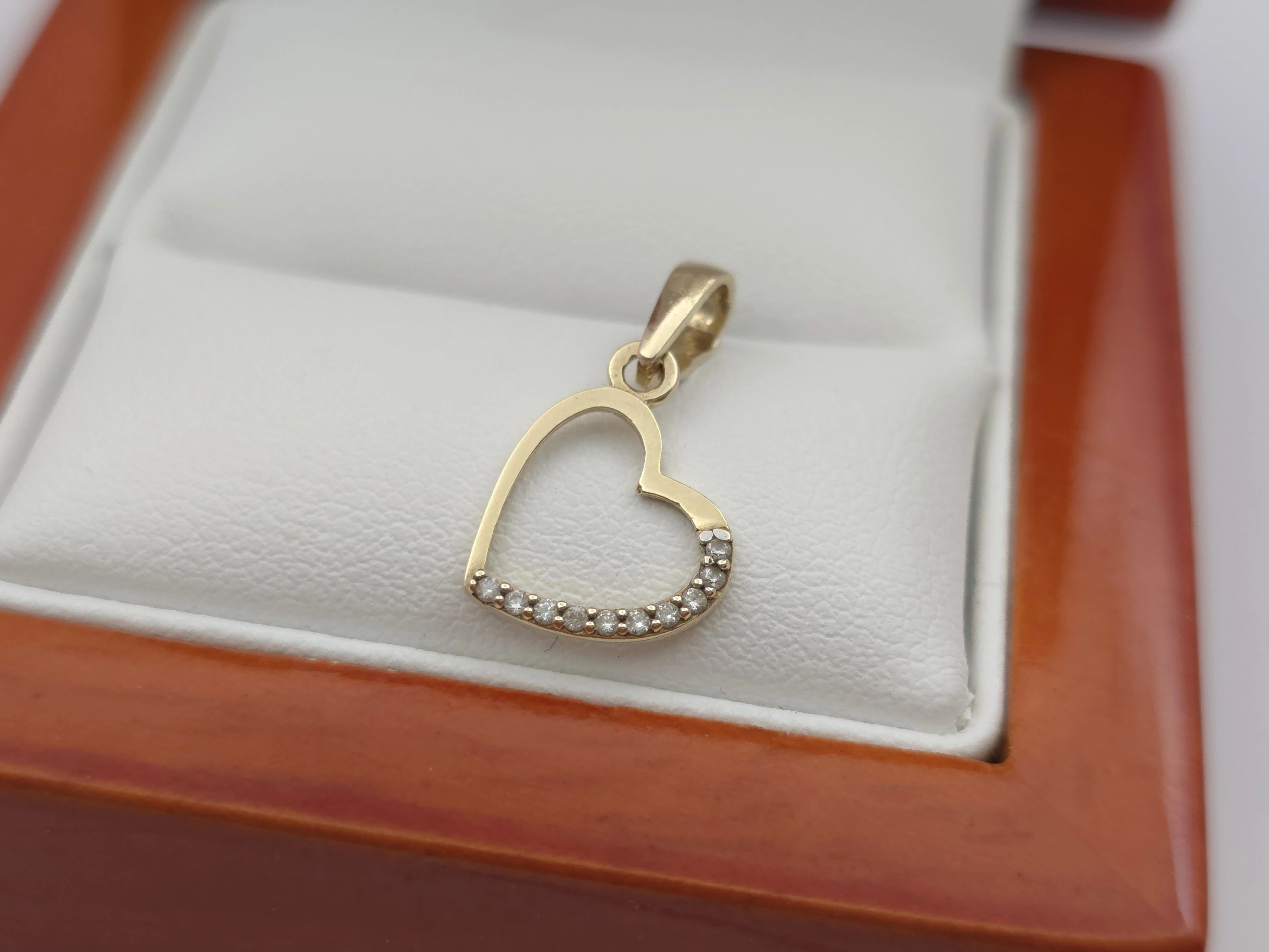 zlota-zawieszka-serce-z-cyrkoniami-585-14k-059g-karmelicka-45a-krakow