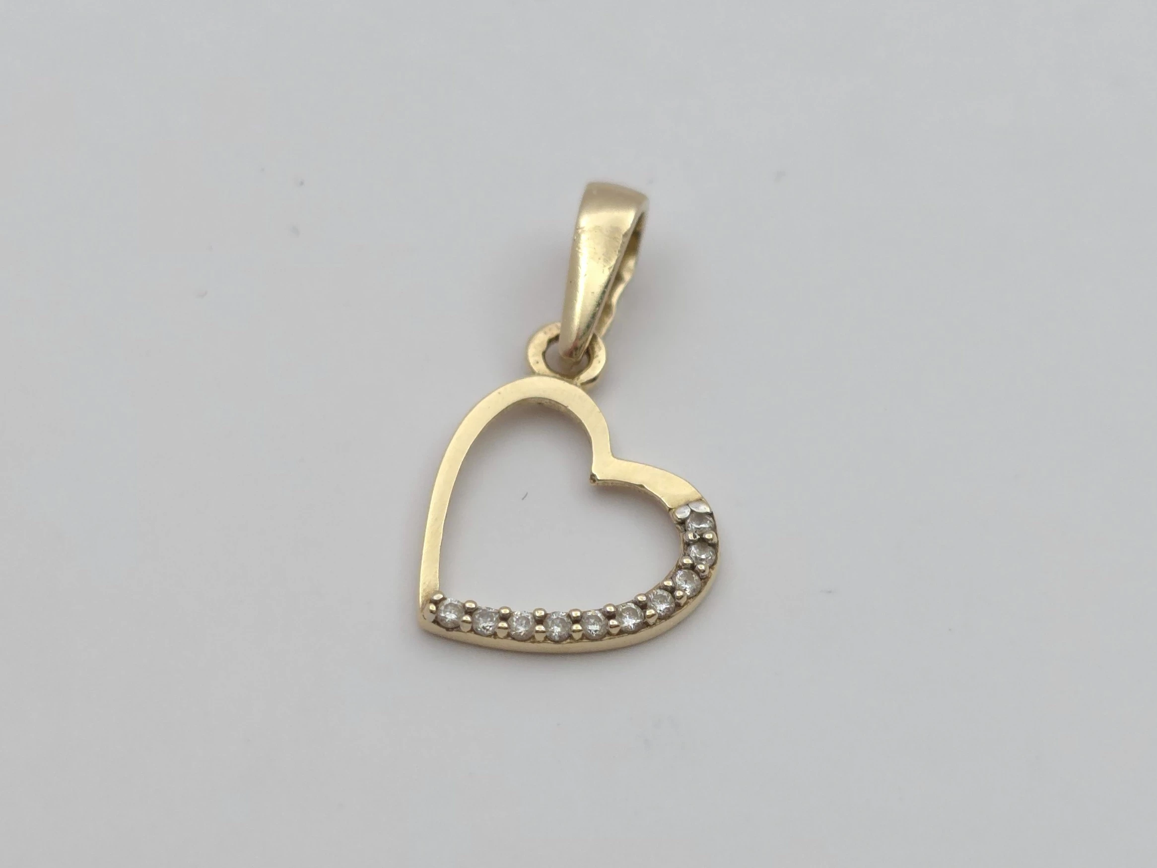 zlota-zawieszka-serce-z-cyrkoniami-585-14k-059g-material-15835-2