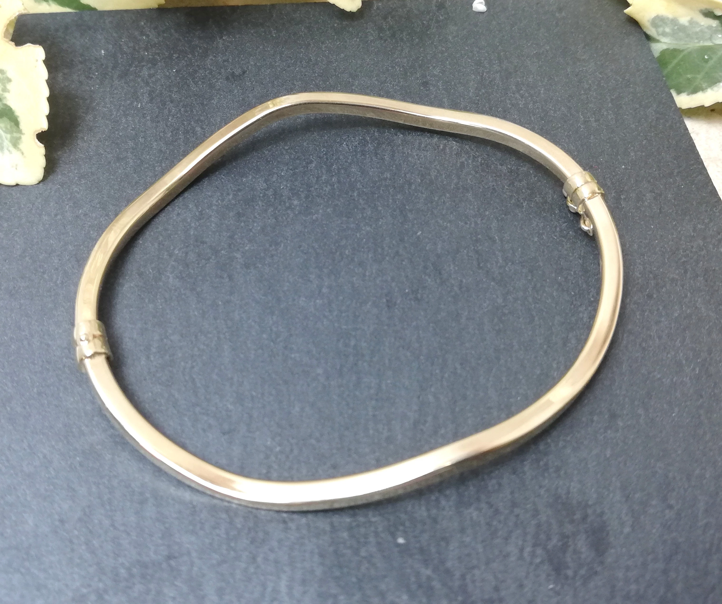 zlota-bransoletka-sztywna-fala-425gr-585-5565cm-sr-dlugosc-calkowita-2000