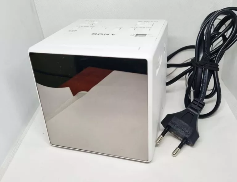 RADIO / BUDZIK - SONY ICF-C1T