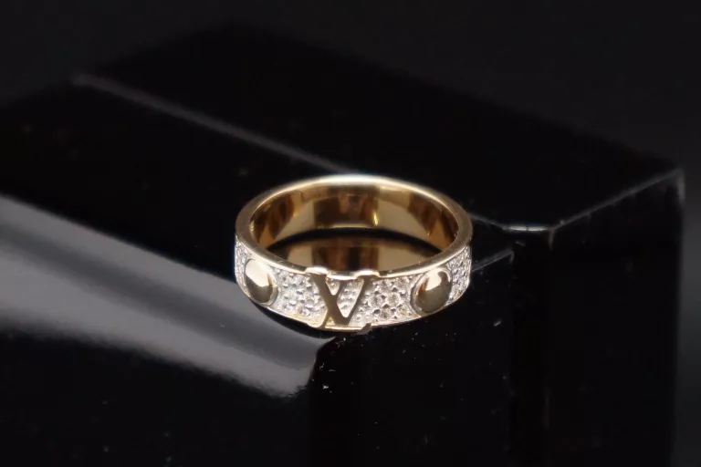 ZŁOTY PIERŚCIONEK  585  4,42G  R:17