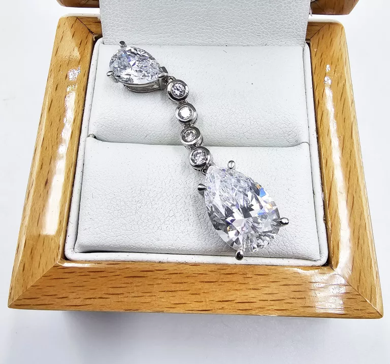 SREBRNA ZAWIESZKA Z KRYSZTAŁAMI 5,44GR, P.925