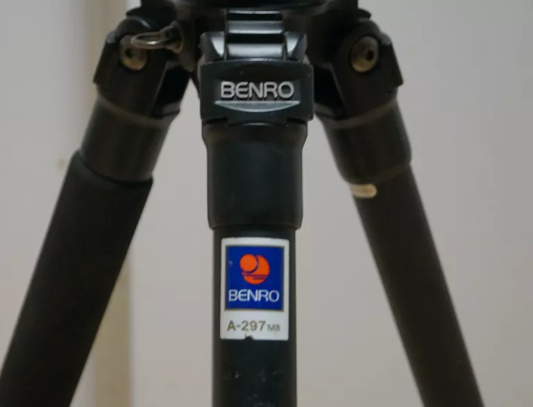 STATYW BENRO A297 Z GŁOWICĄ BENRO BH-2