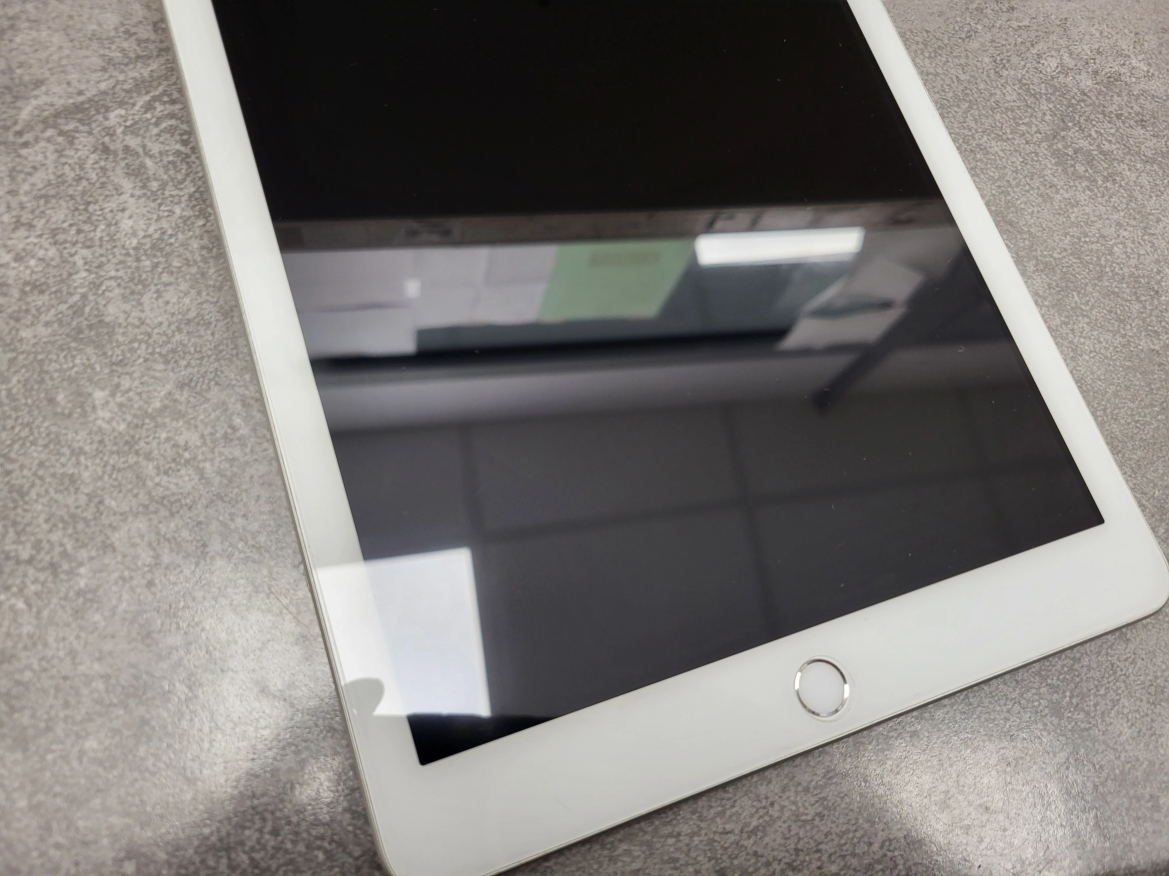 tablet-apple-ipad-6-gen-32gb-ios-1771-tryb-sluchawkowy-ean-gtin-190198647245