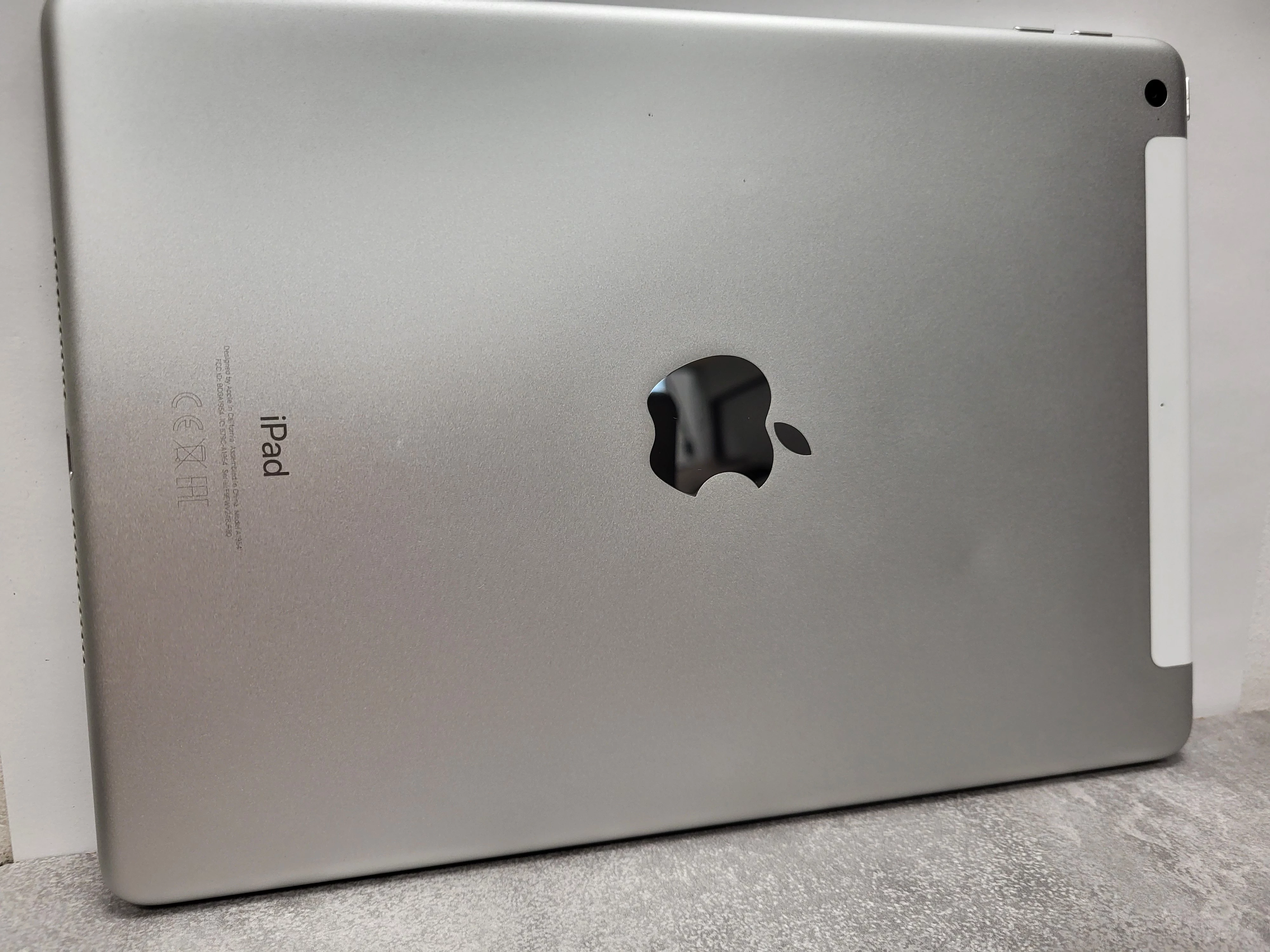 tablet-apple-ipad-6-gen-32gb-ios-1771-tryb-sluchawkowy-transmisja-danych-217-512