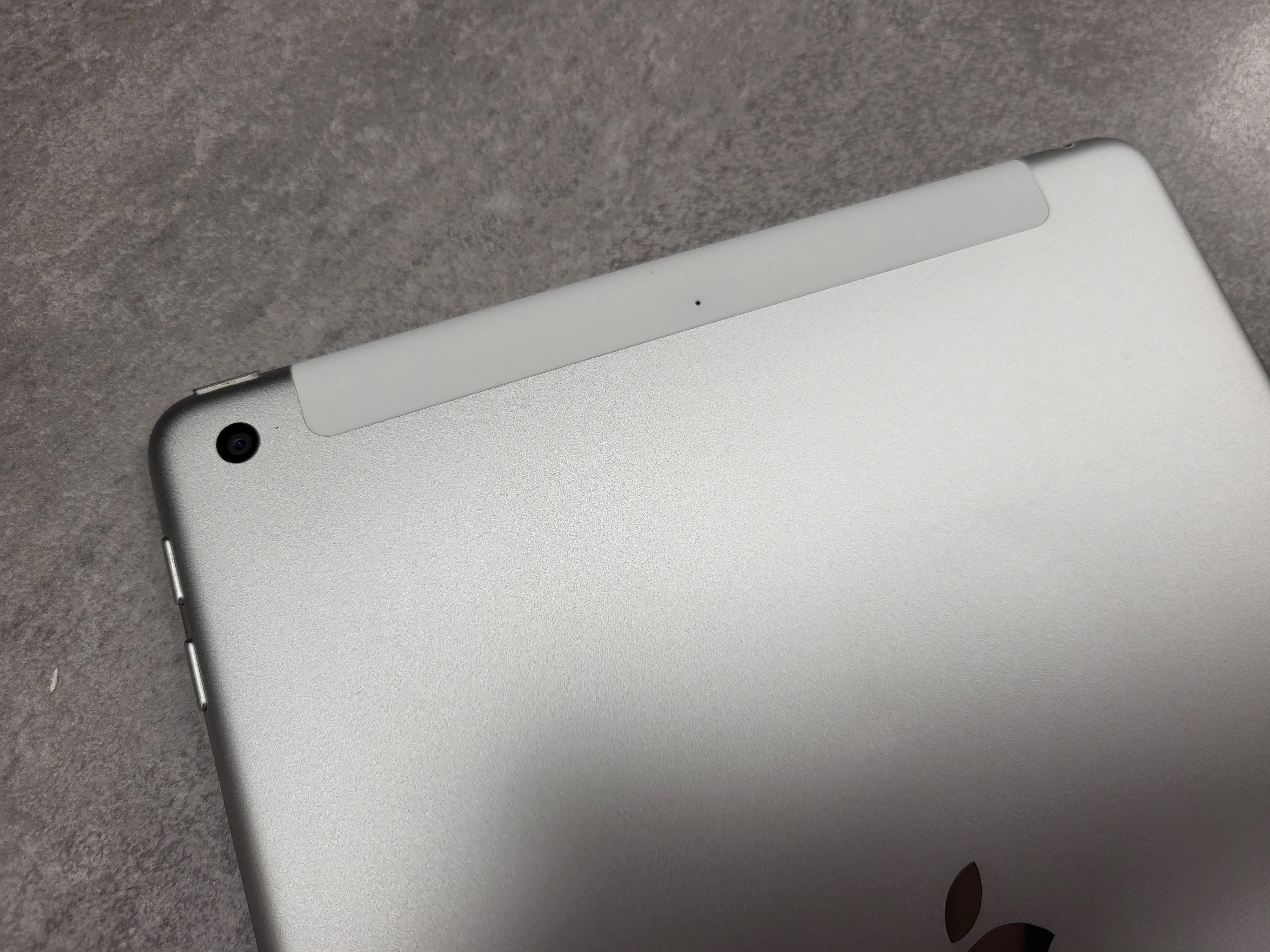 tablet-apple-ipad-6-gen-32gb-ios-1771-tryb-sluchawkowy-komunikacja-219-2