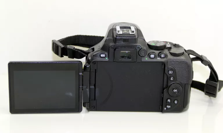 APARAT NIKON D5600 18-55 VR KIT KOMPLET
