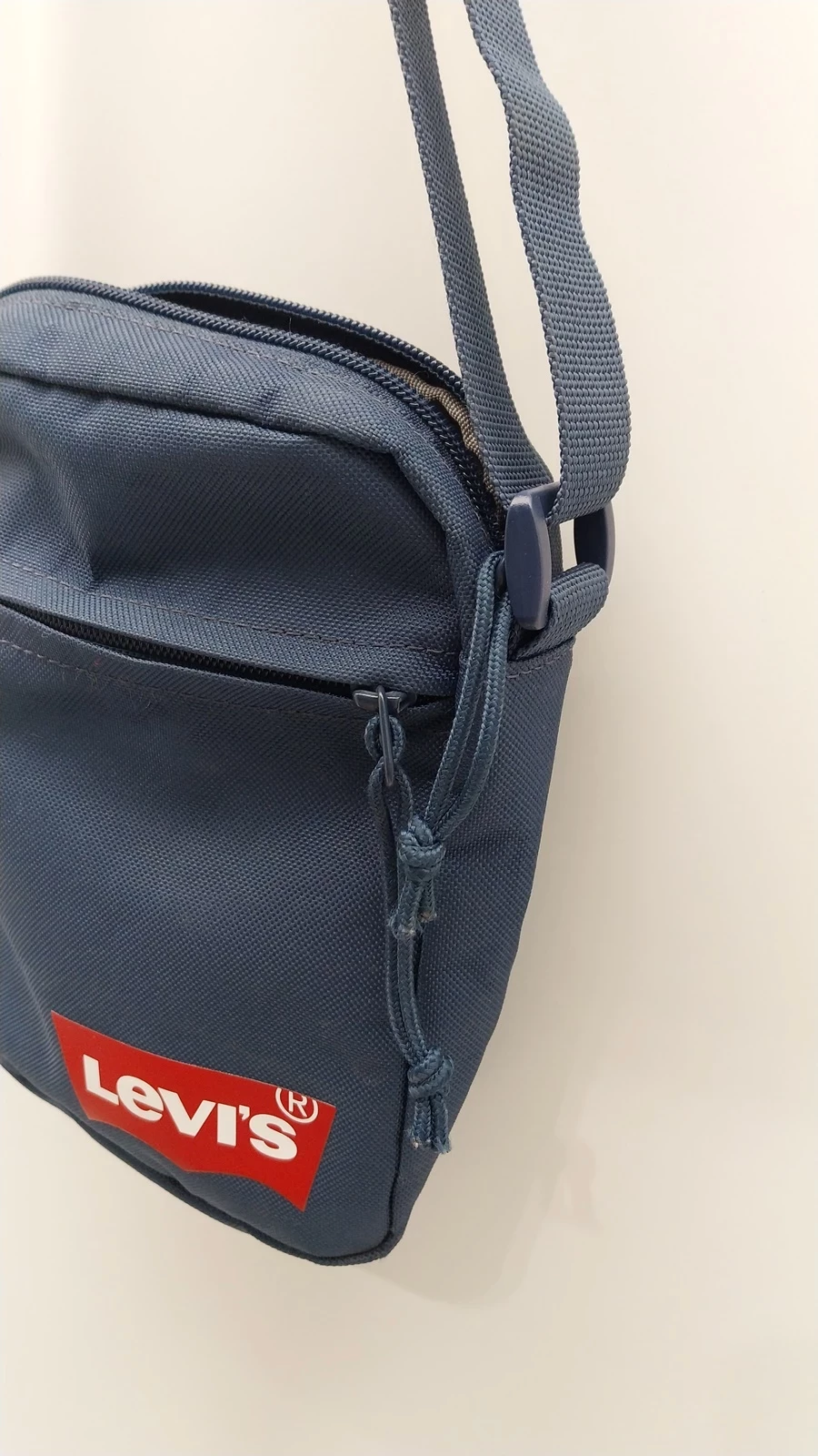 levis-meska-saszetka-niebieska-mala-na-zamek-1s7a-stan-11323-238058