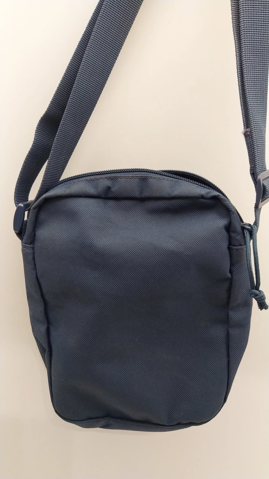 levis-meska-saszetka-niebieska-mala-na-zamek-1s7a-wzor-dominujacy-3766-1