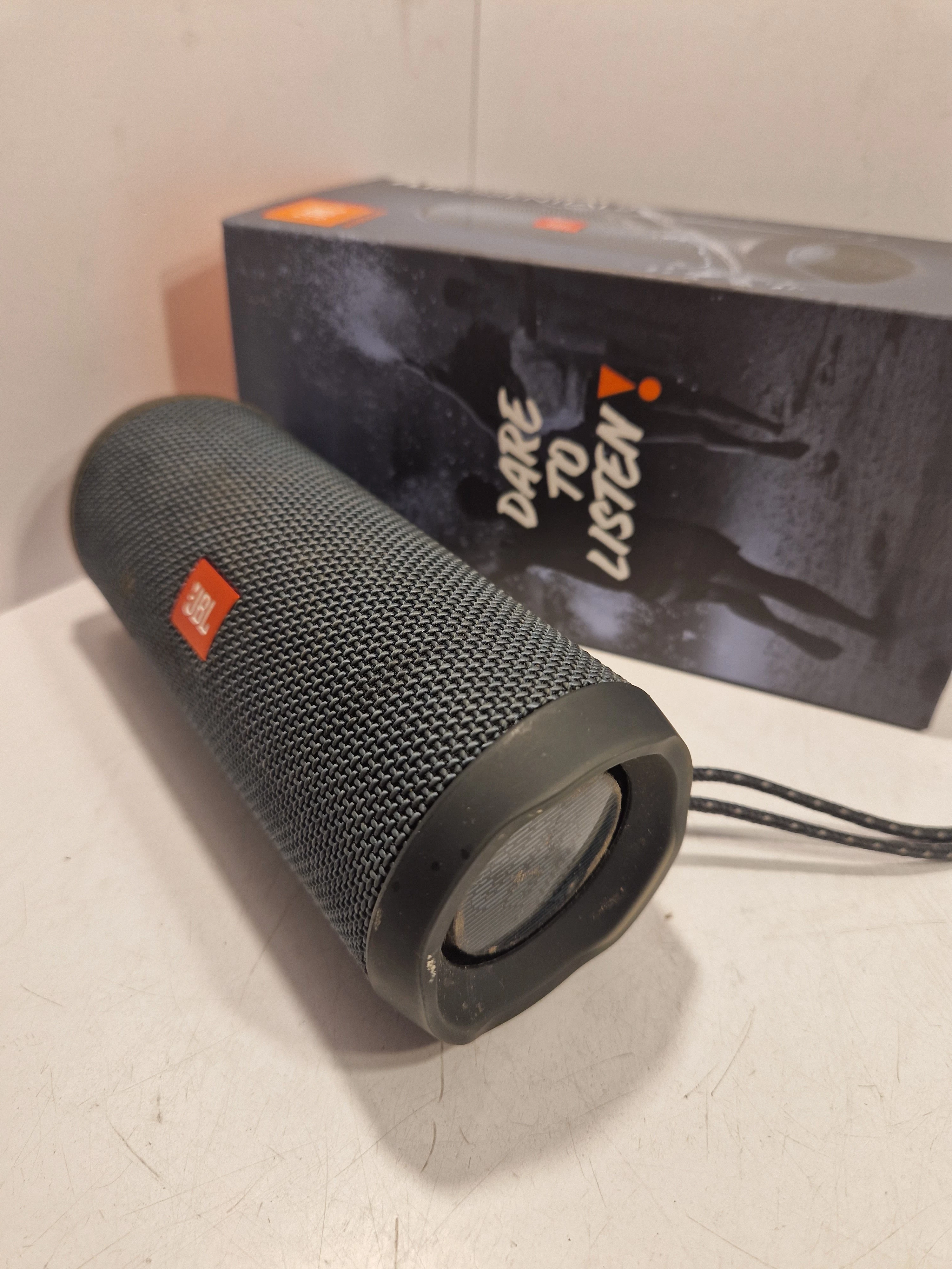 glosnik-jbl-flip-essential-2-funkcje-221089-4