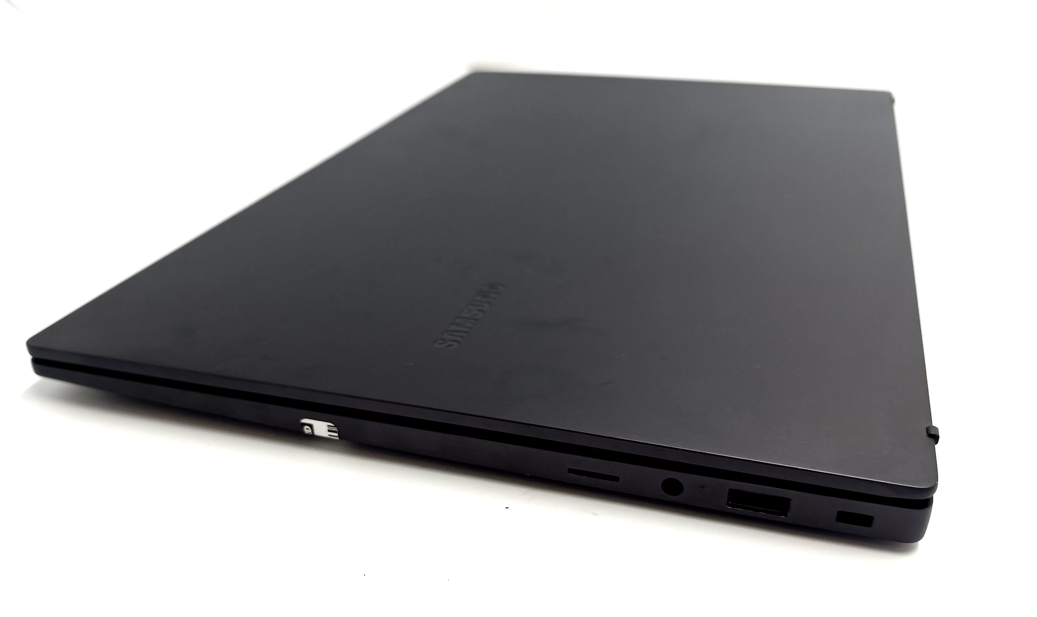 laptop-samsung-galaxy-book-3-stan-11323-2