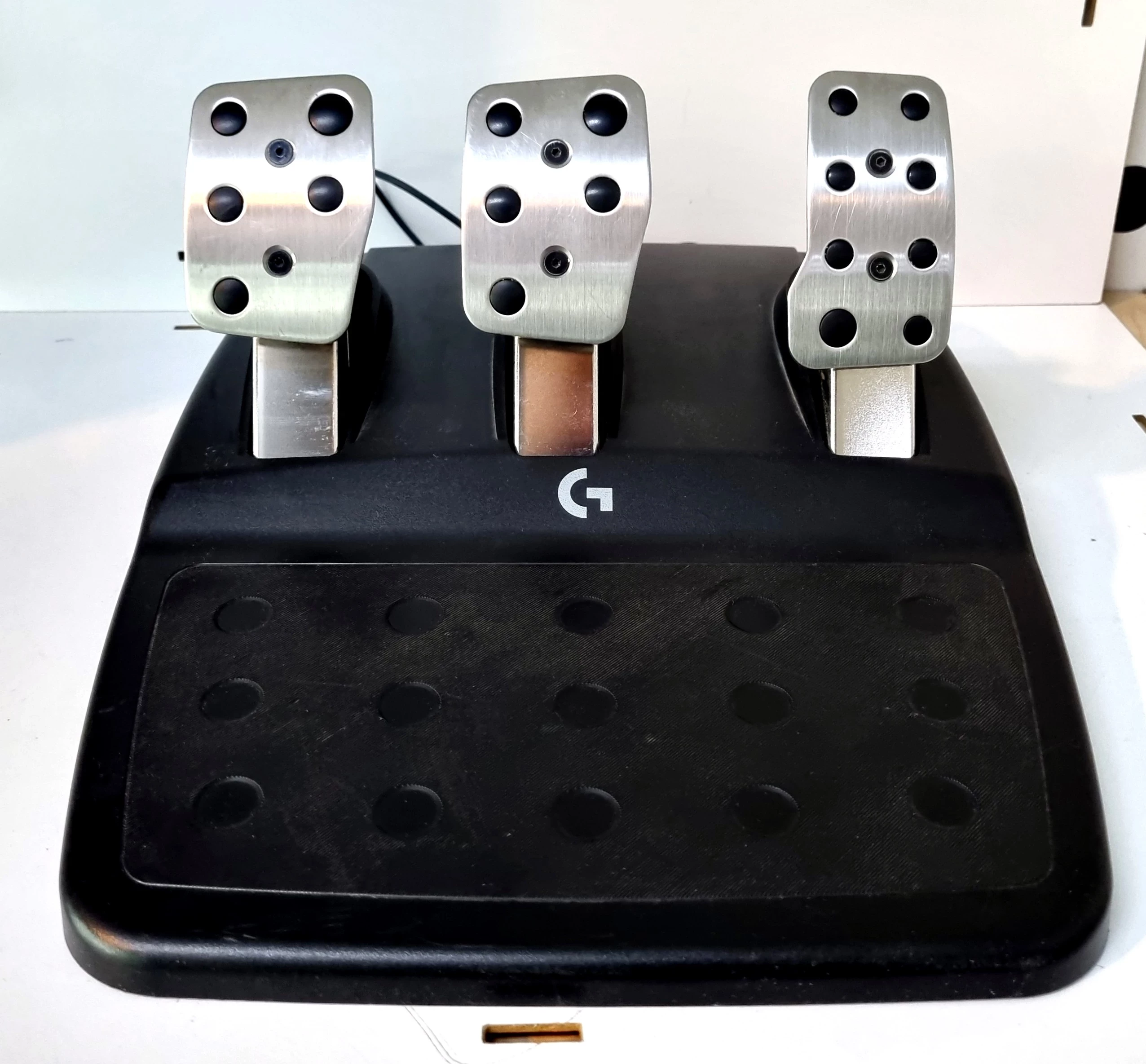 kierownica-logitech-g923-product-id-ebad2a65-6fff-4794-af30-efa10fe2a883