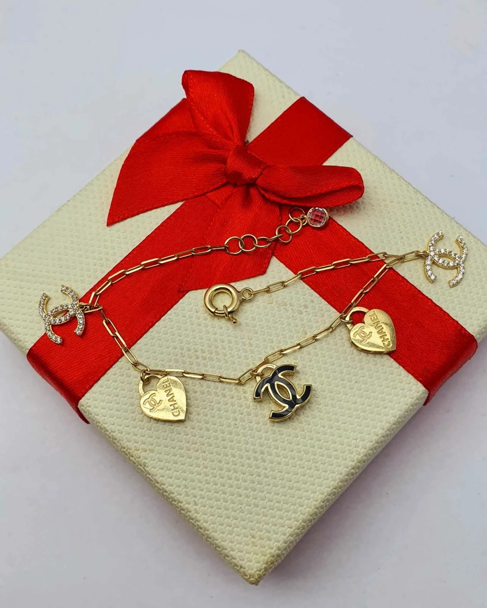 sliczna-zlota-bransoletka-chanel-562-g-185-cm-igla-material-15835-1