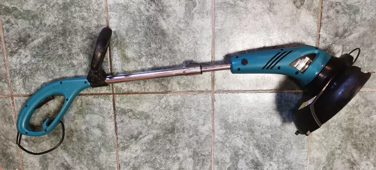 PODKASZARKA MAKITA UR3000