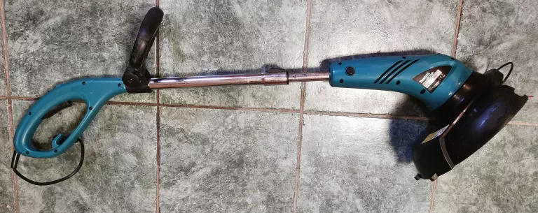 PODKASZARKA MAKITA UR3000