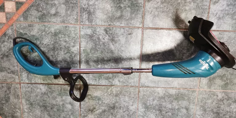 PODKASZARKA MAKITA UR3000