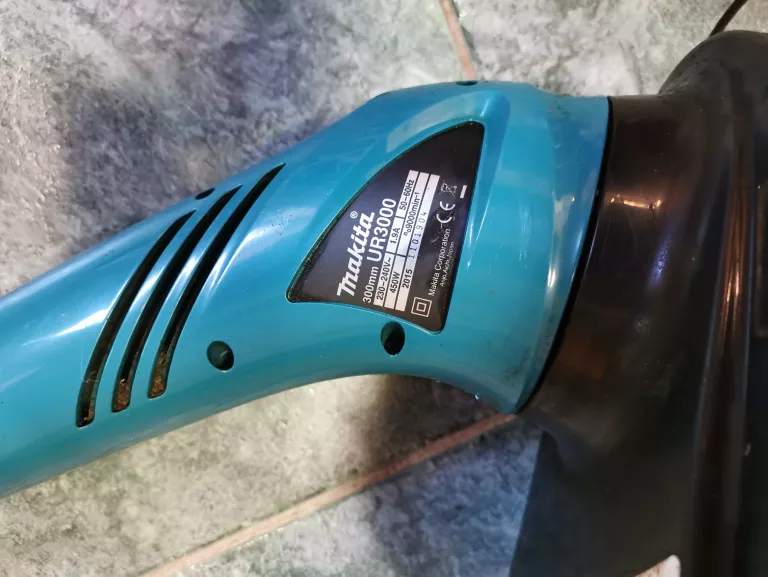 PODKASZARKA MAKITA UR3000