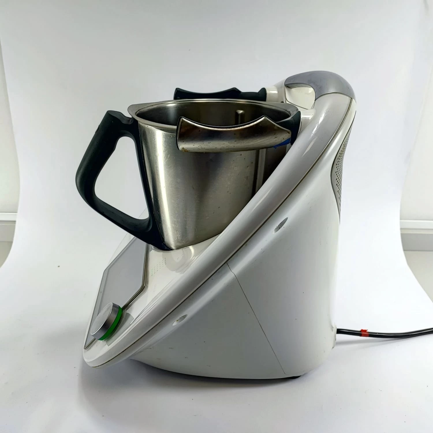robot-kuchenny-thermomix-tm6-1500-w-bialy-akcesoria-kolor-dominujacy-129357-2