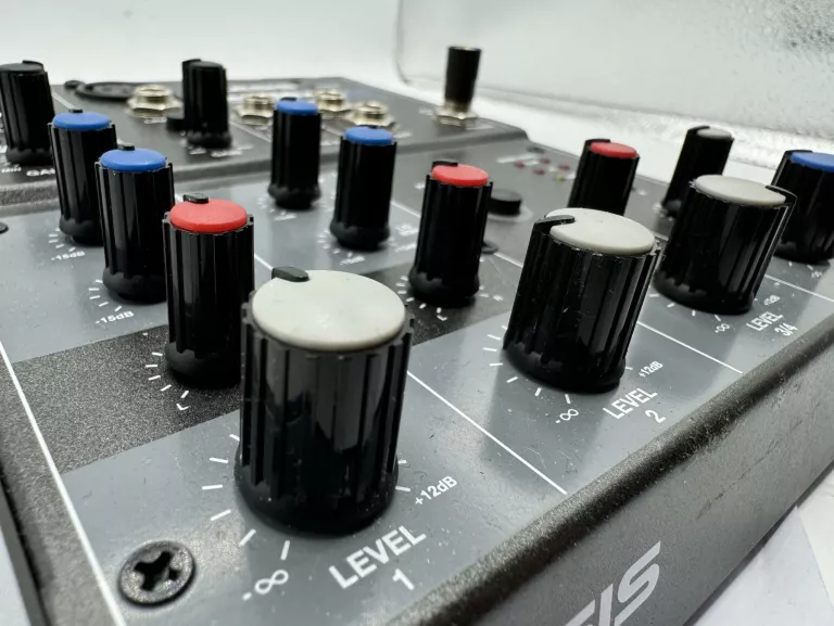 MIKSER ALESIS MULTIMIX 4 USB