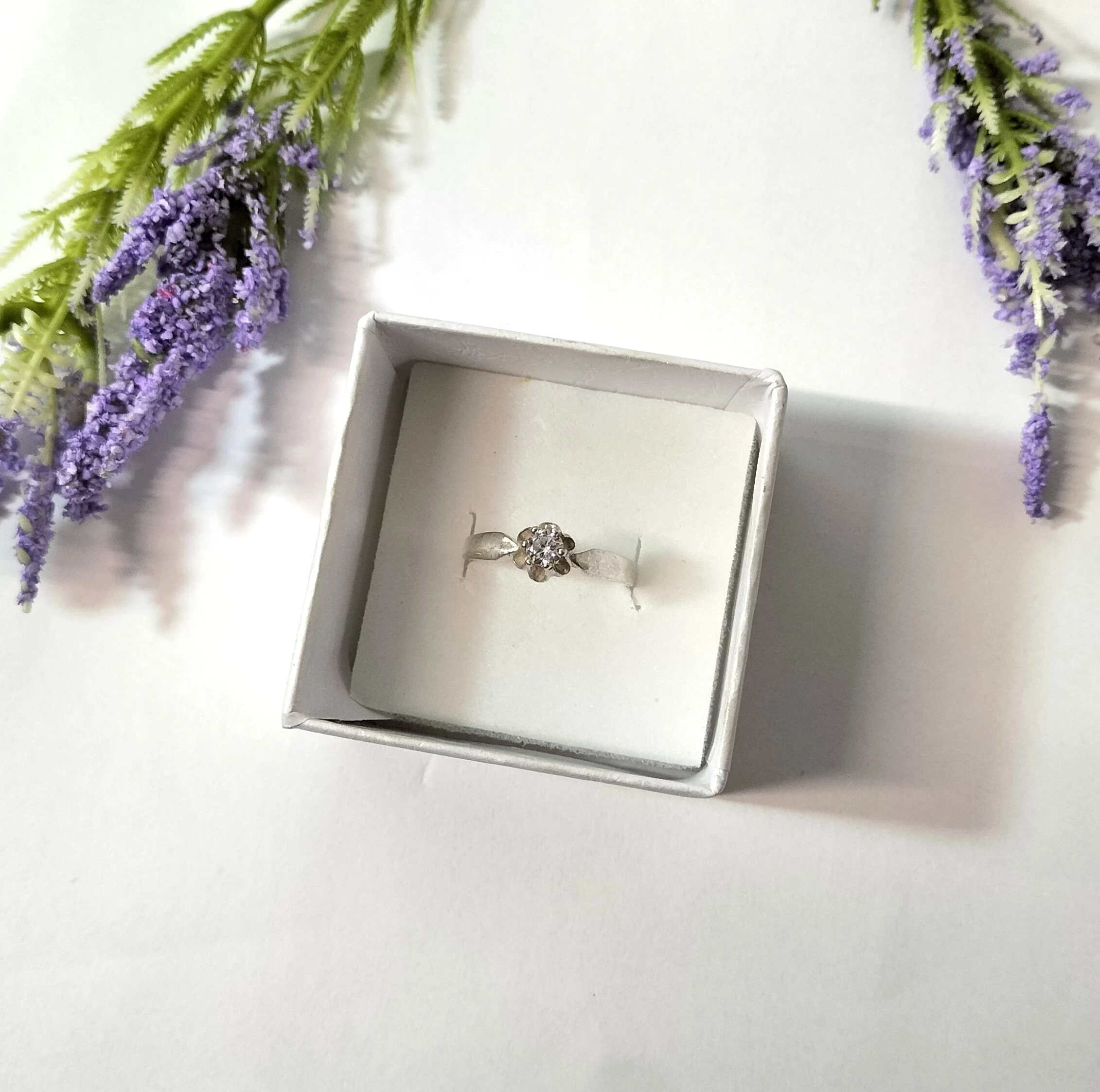 wyjatkowy-srebrny-pierscionek-z-cyrkonia-209g-925-stan-11323-238058