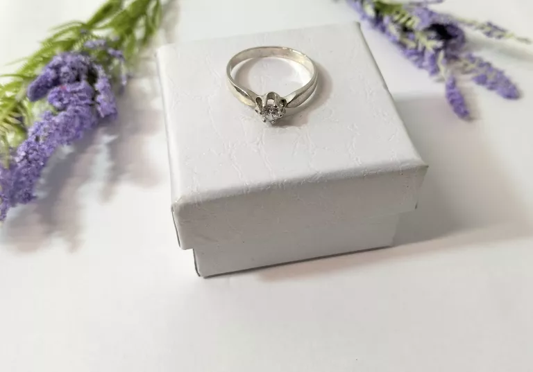 wyjatkowy-srebrny-pierscionek-z-cyrkonia-209g-925-1-maja-7a-makow-mazowiecki