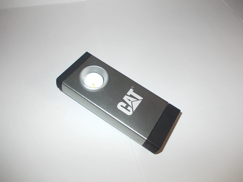 latarka-led-250-lumenow-latarka-na-klips-magnetyczna-cat-ct5110-stan-11323-2