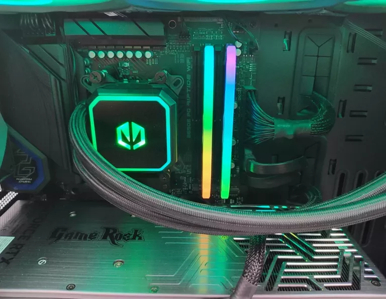 KOMPUTER PC RYZEN 9 7950X3D 32GB/2TB SSD RTX4090 GAME ROCK 24GB W11