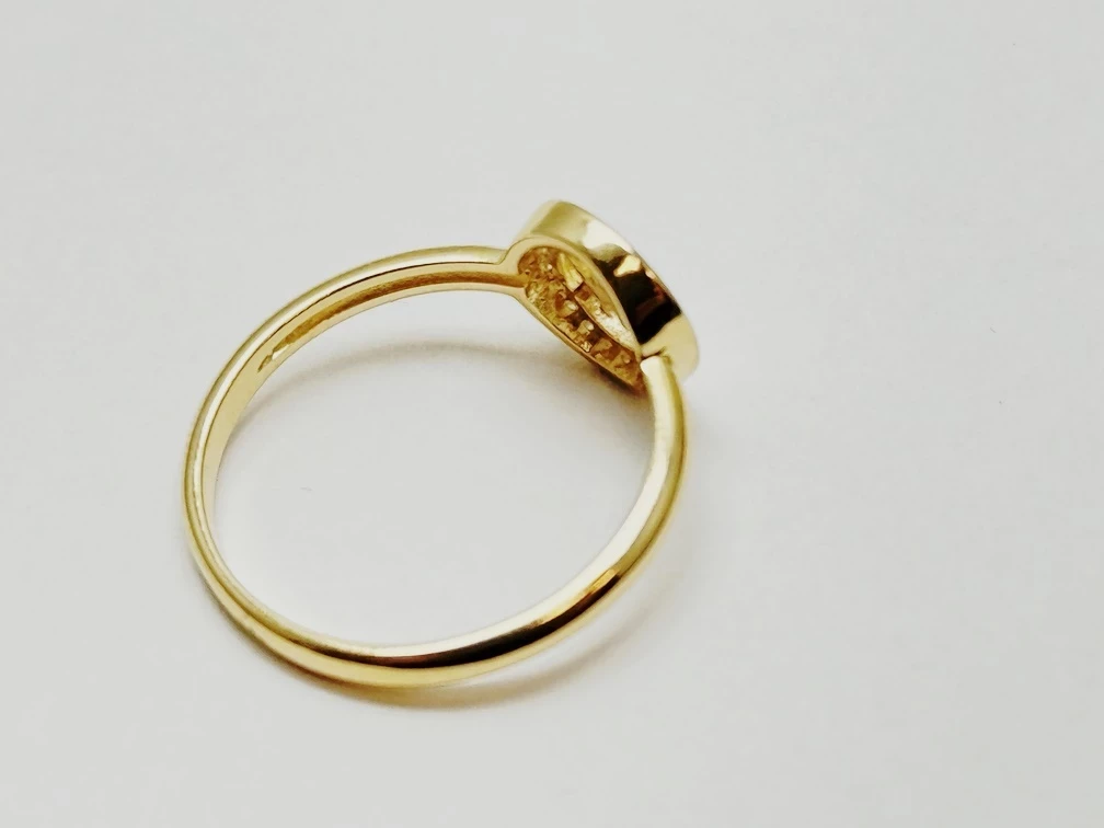 elegancki-zloty-pierscionek-mk-z-kamieniami-material-15835-2